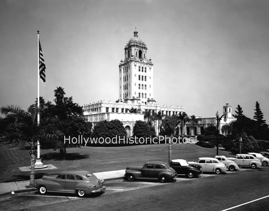 Beverly Hills City Hall 1946.jpg